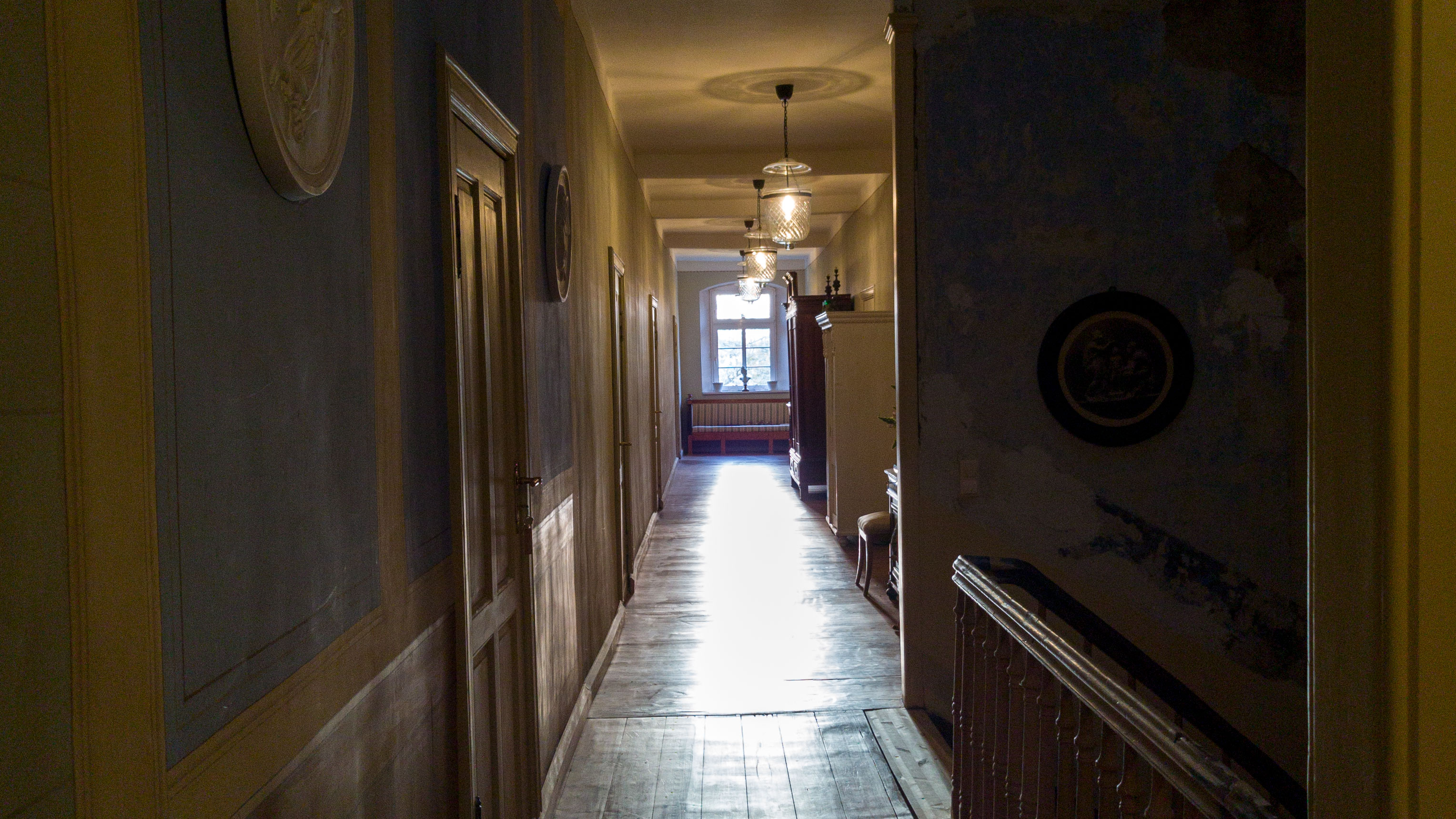 Der Flur zu den Zimmern