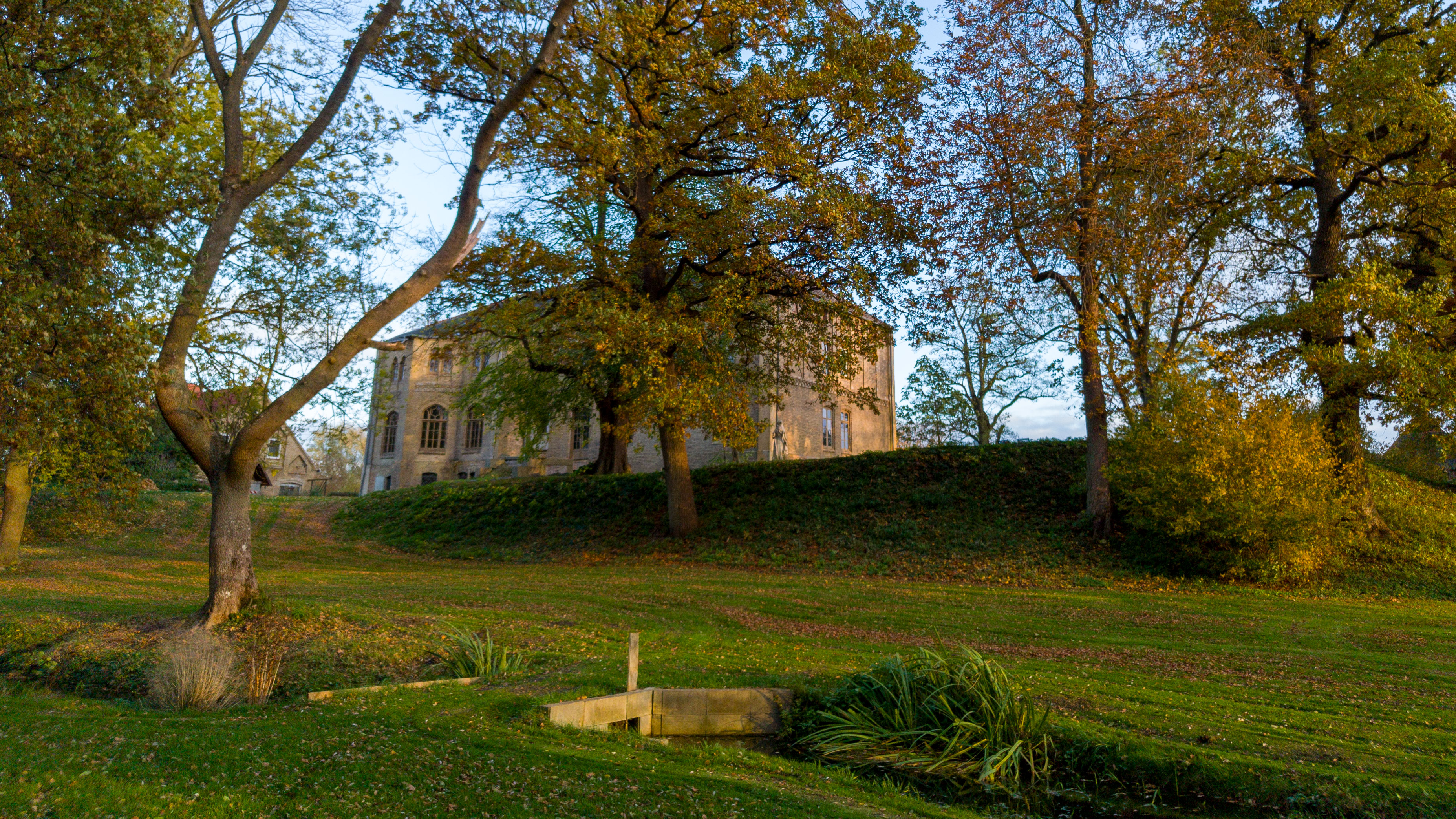 Das Gutshaus Thurow vom Park aus gesehen