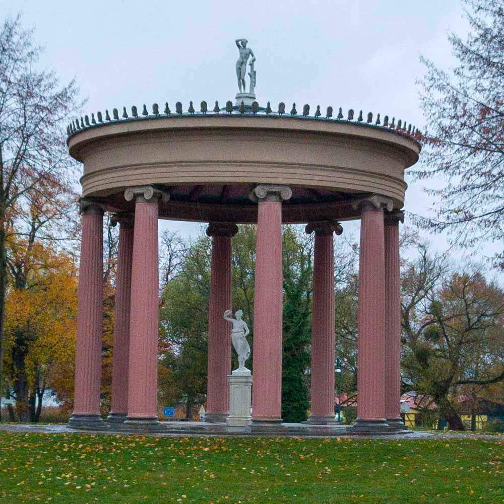 Der Tempel am Fuße des Parks