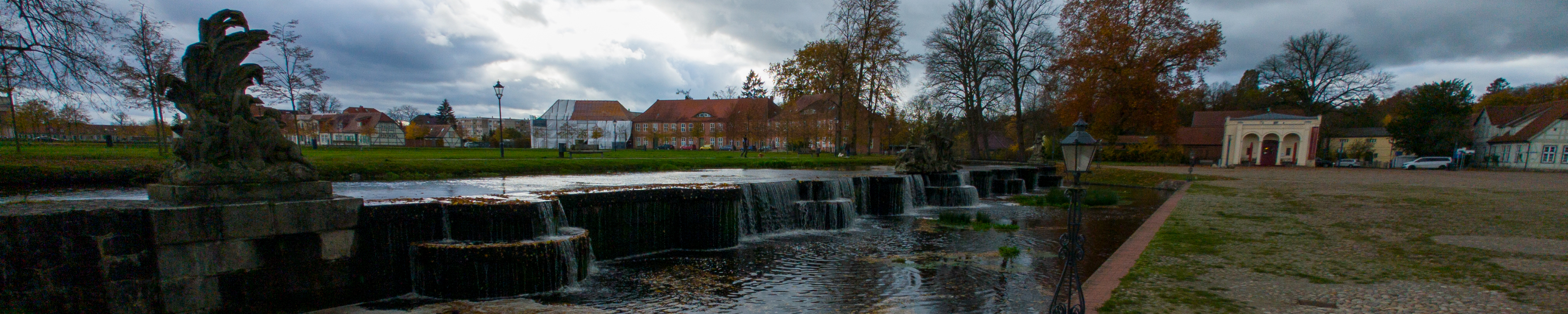 Der Wasserfall vor dem Schloss Ludwigslust