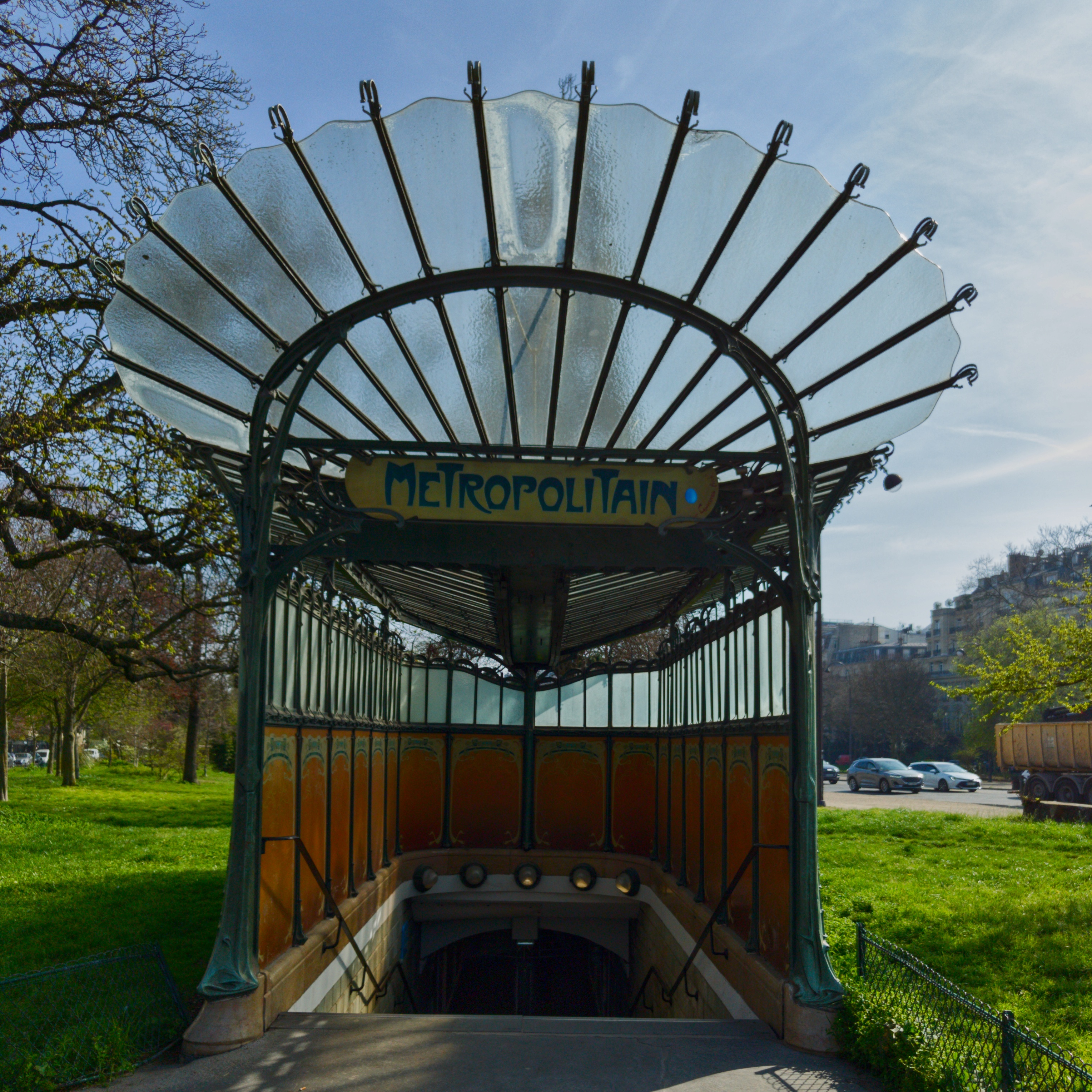 Eingang einer klassischen Metrostation