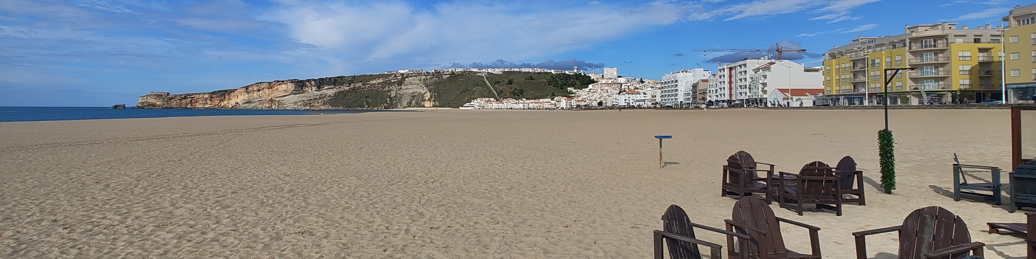 Strandbar und die Bucht von  Nazaré