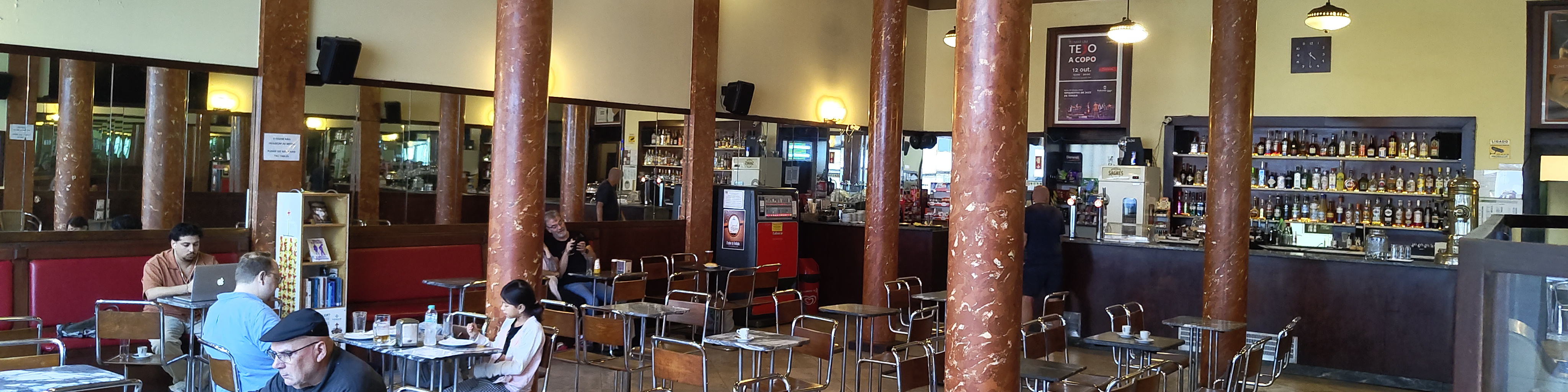 ein altes Caféhaus in der Altstadt von Tomar