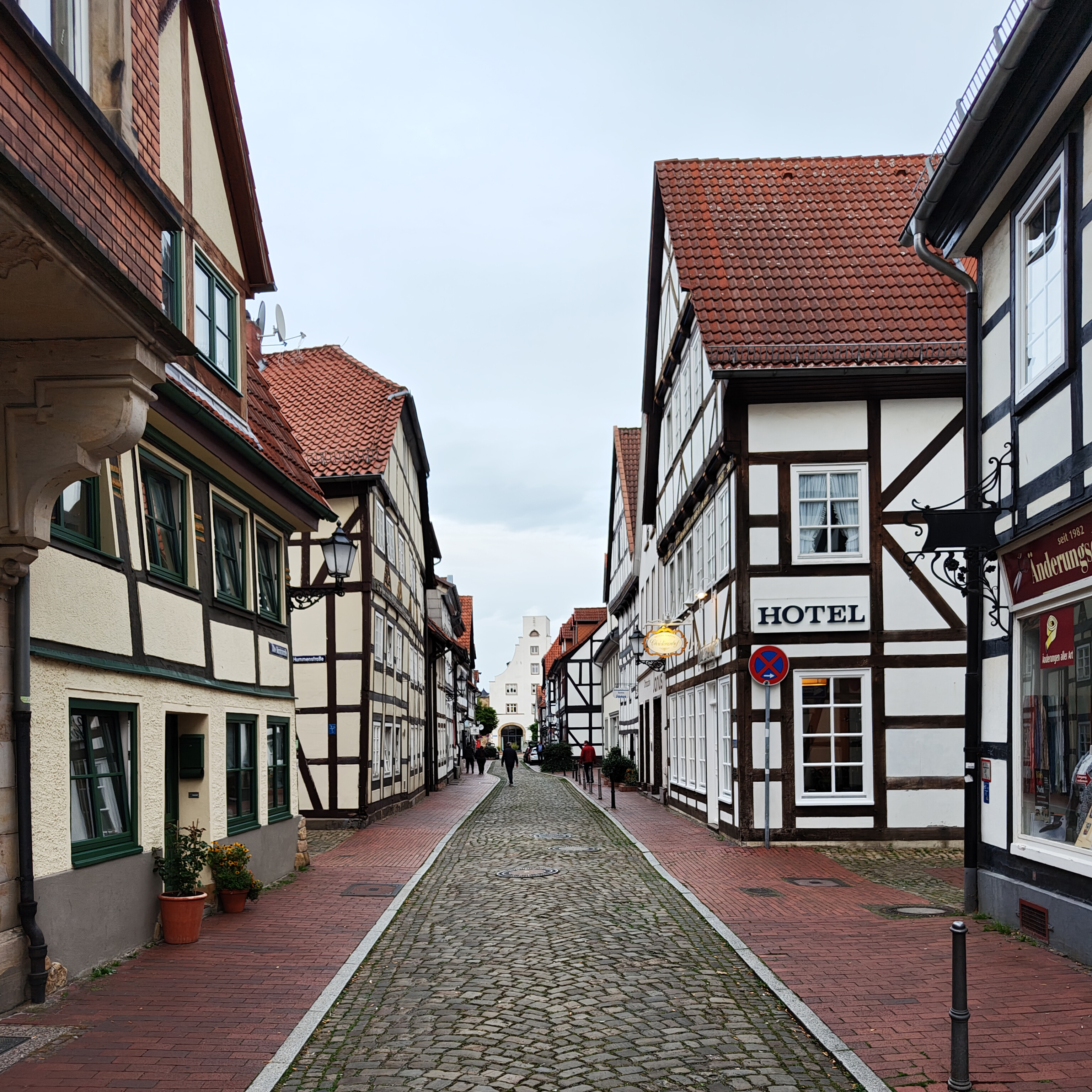 Die Alte Marktstraße mit dem Spritzenhaus am Ende
