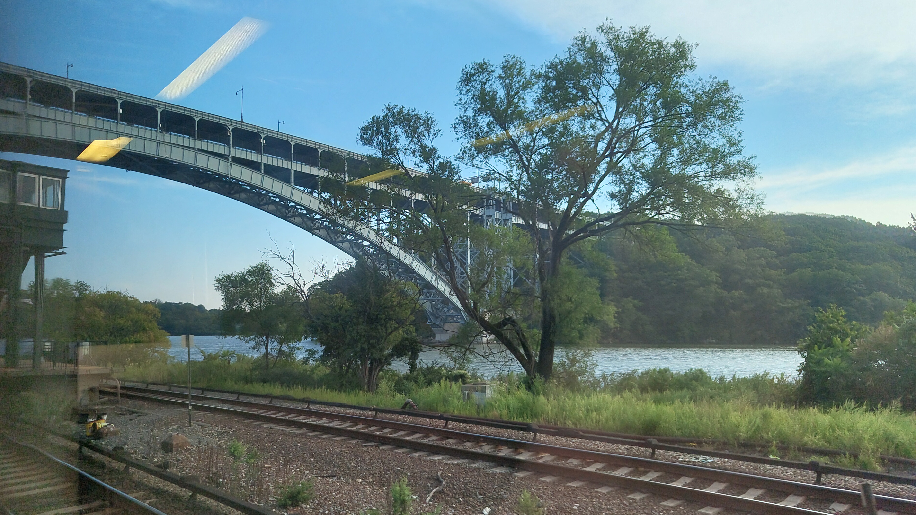 Linke Seite im Zug mit Blick auf den Hudson