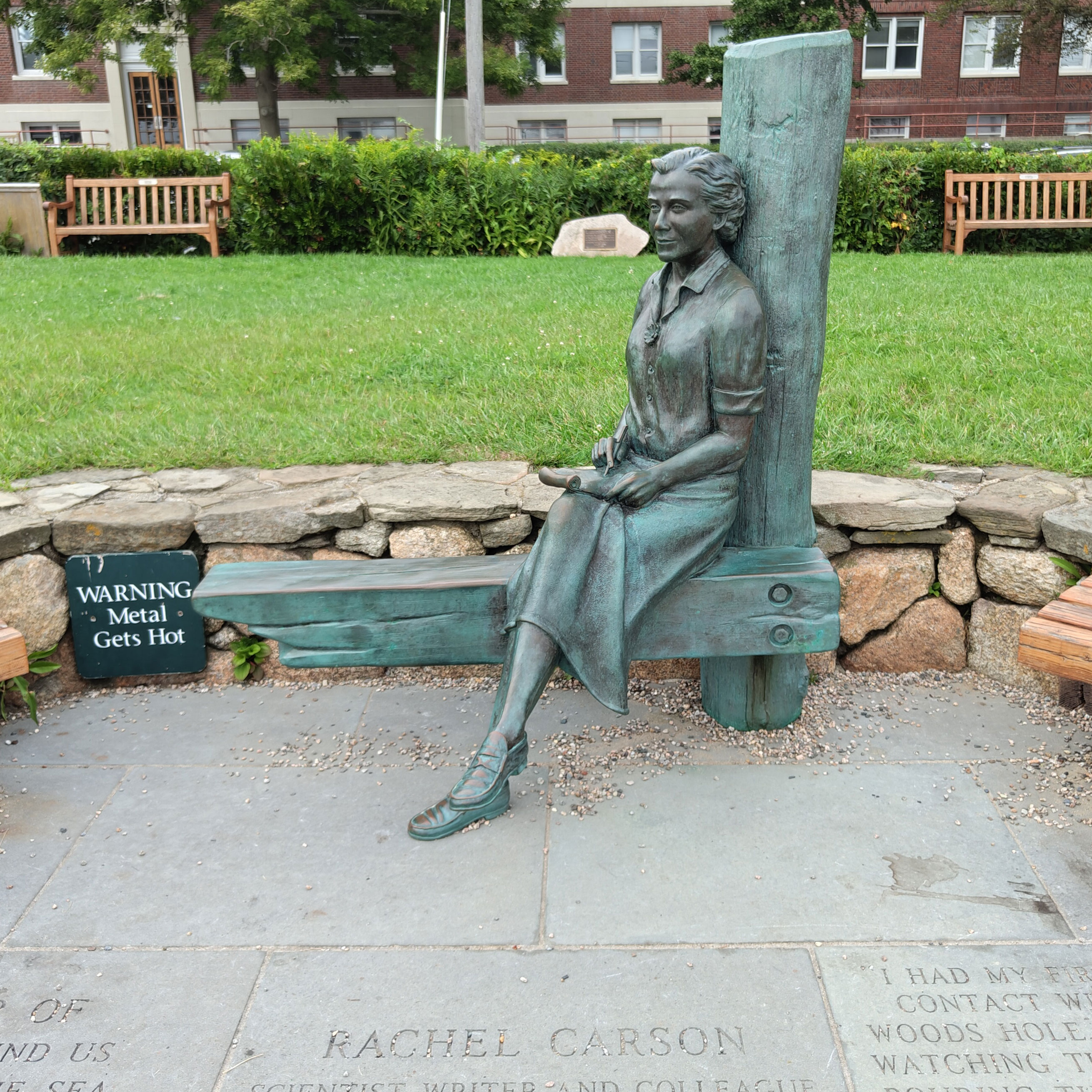 Denkmal für Rachel Carson https://en.wikipedia.org/wiki/Rachel_Carson