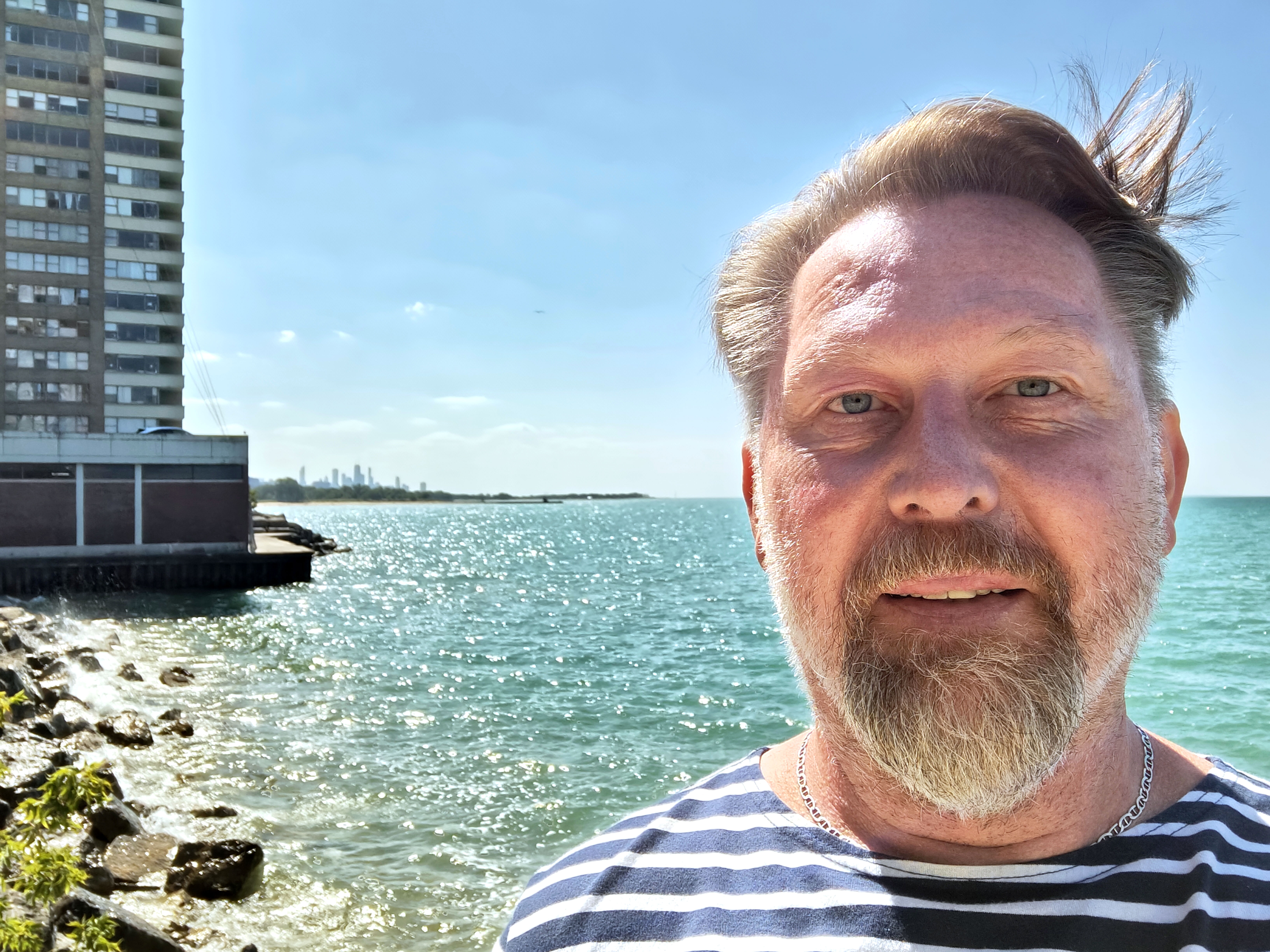 Vor dem Lake Michigan und der Skyline von Chicago