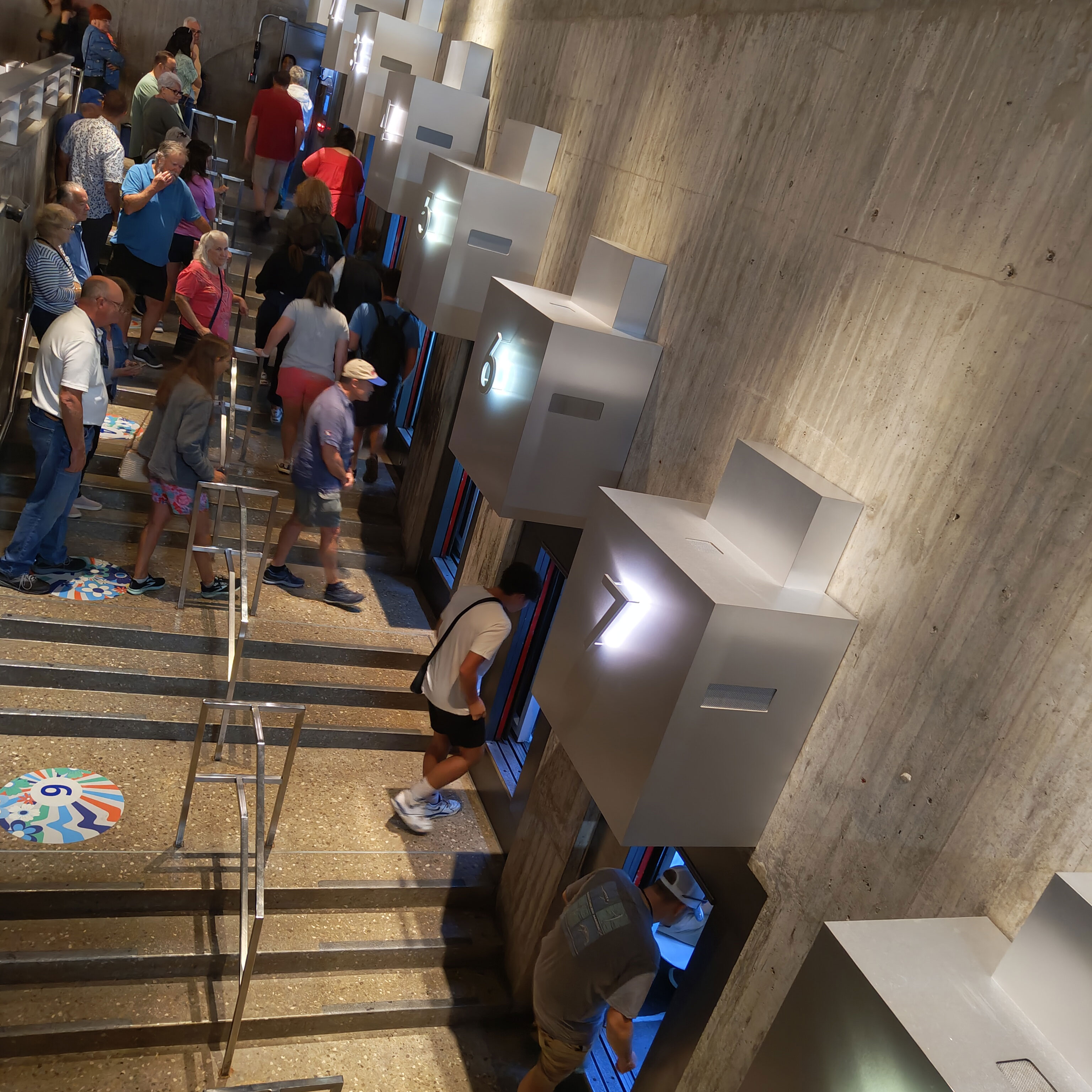 Einstieg in die Gondeln (next stop outer space)