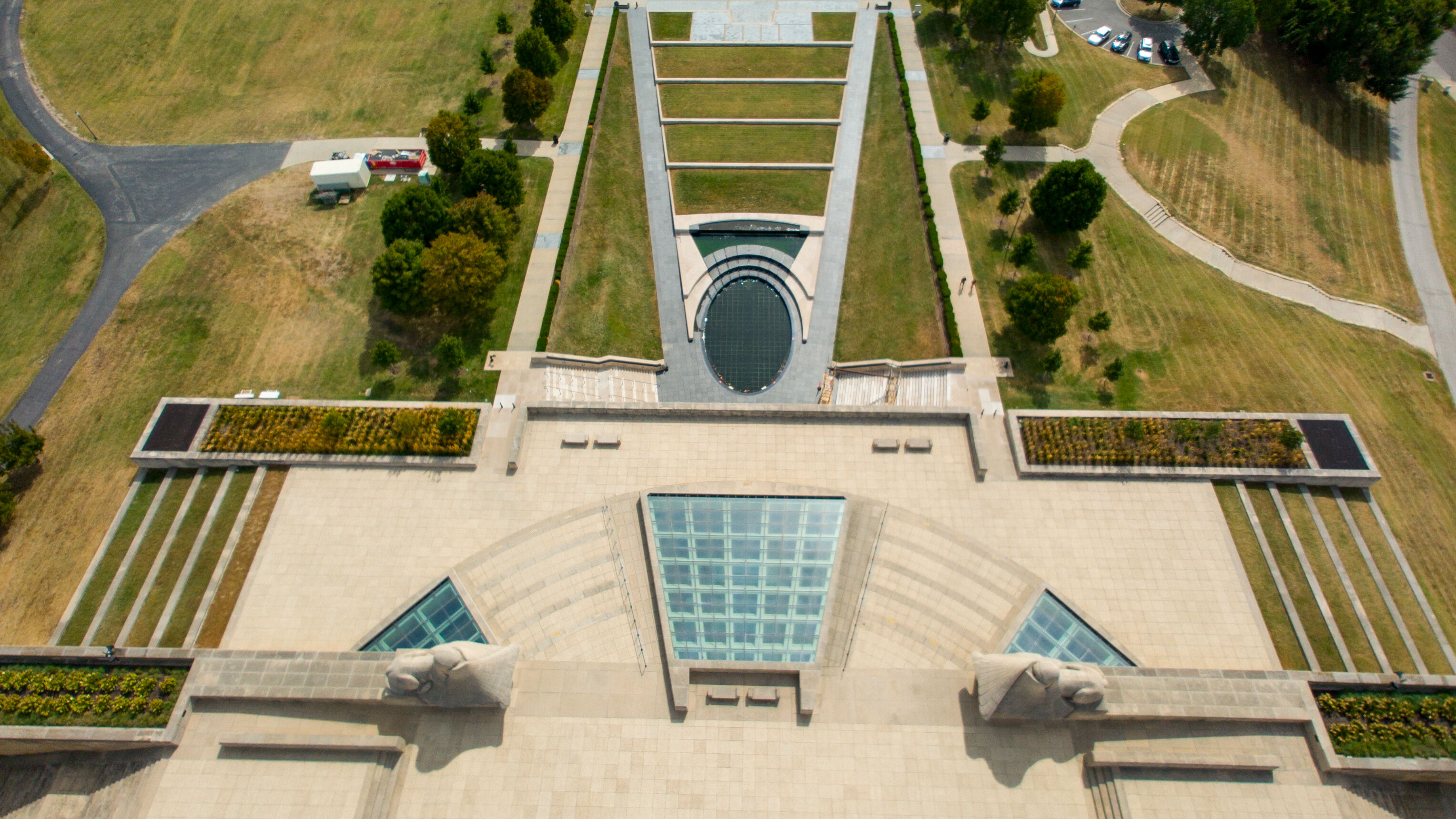 Der  Haupteingang von oben