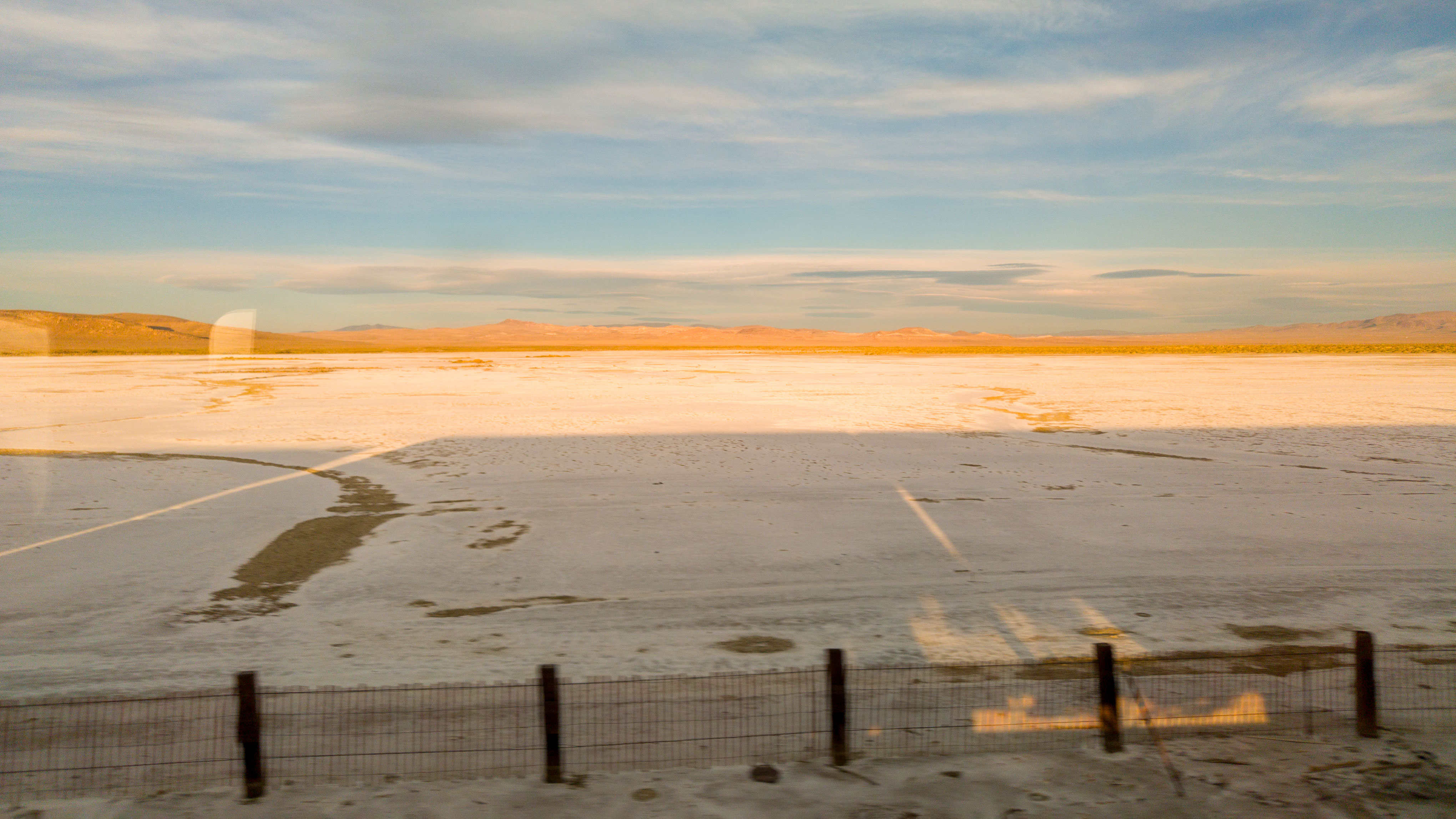Ein Salzsee in der Wüste